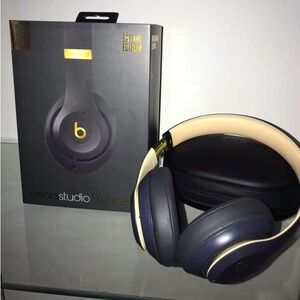 Beats Studio 3 wireless headphones (barley used)
